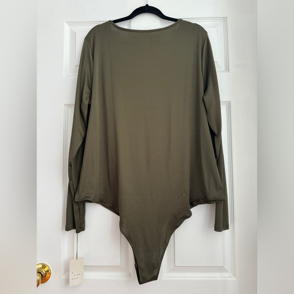 NWT A New Day Olive Green Ruched Long Sleeve Bodysuit Size 2X - Picture 4 of 11
